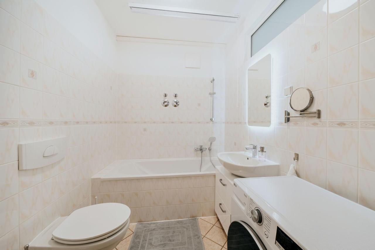 Blissplace 3 Zi Premium Apartment Nahe Getec Arena Mit Kingsize Betten Und Balkon 마그데부르크 외부 사진
